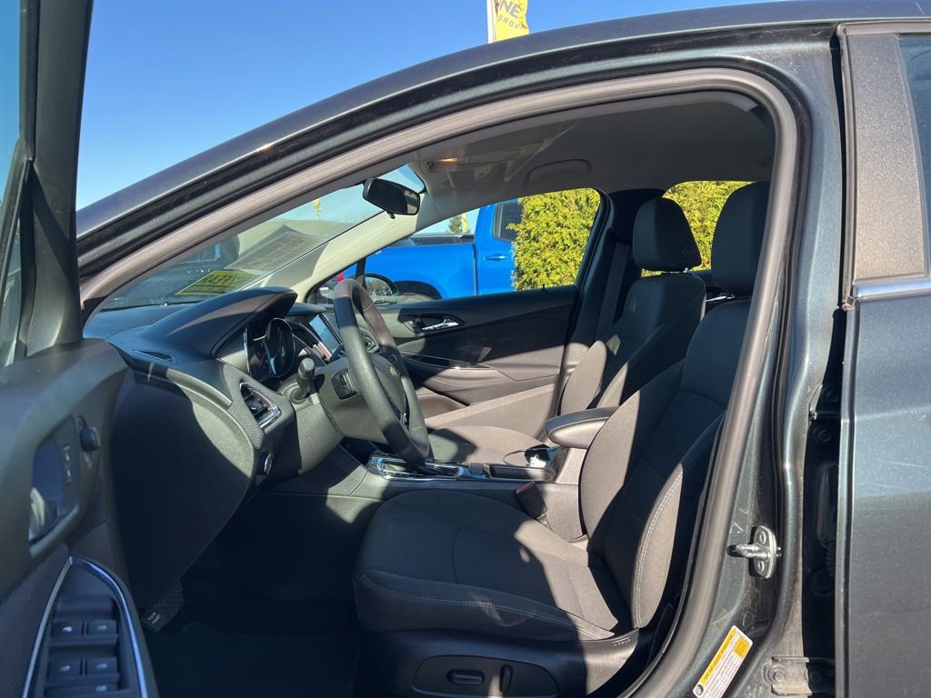 Used 2017 Chevrolet Cruze LT w/ Convenience Package image 12