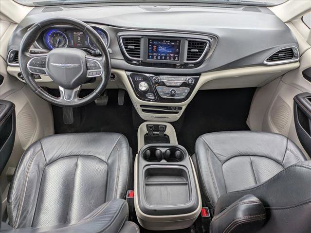 Used 2020 Chrysler Pacifica Touring-L FWD image 15