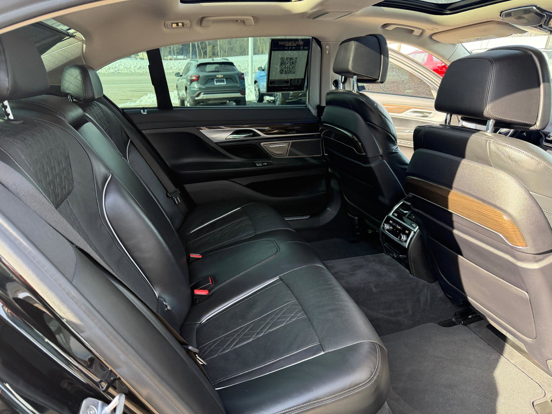 Used 2020 BMW 740i 740i 4dr Car w/ Premium Package image 33