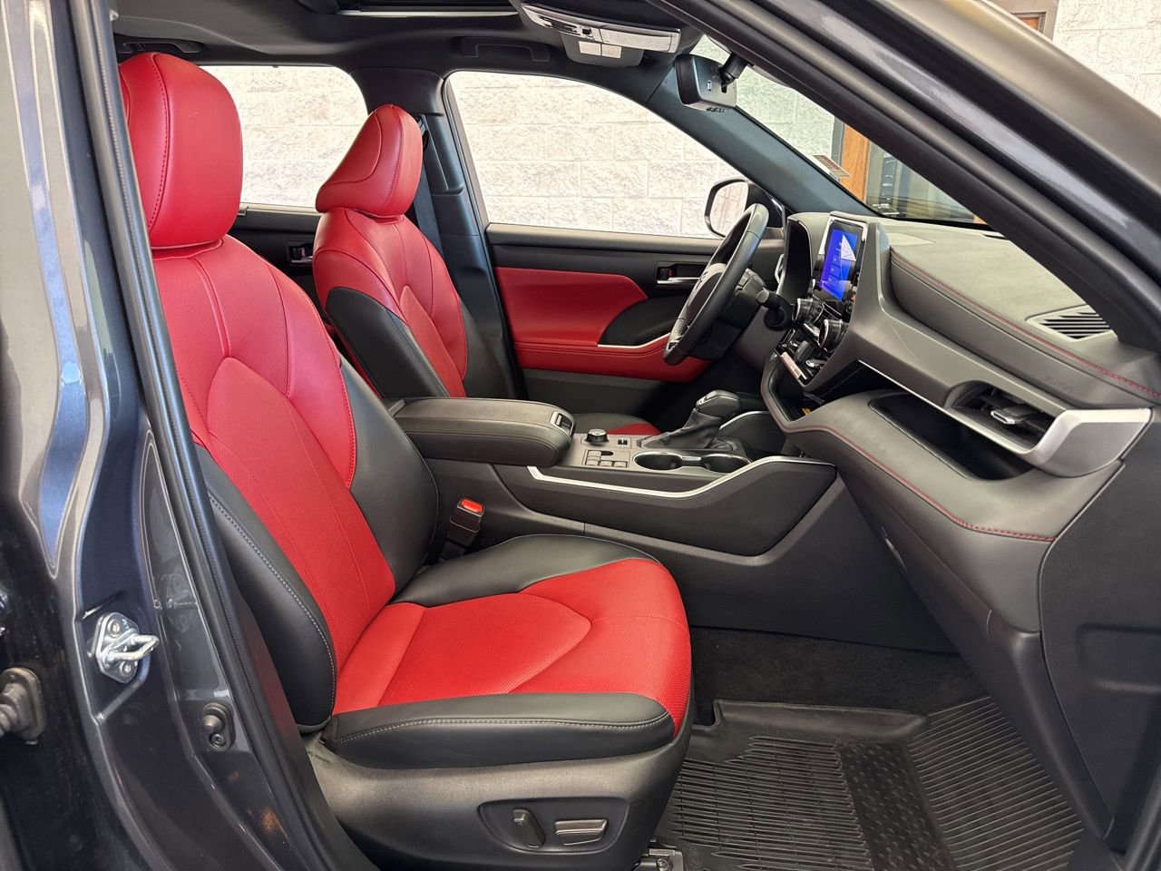 Used 2025 Toyota Highlander XSE image 51