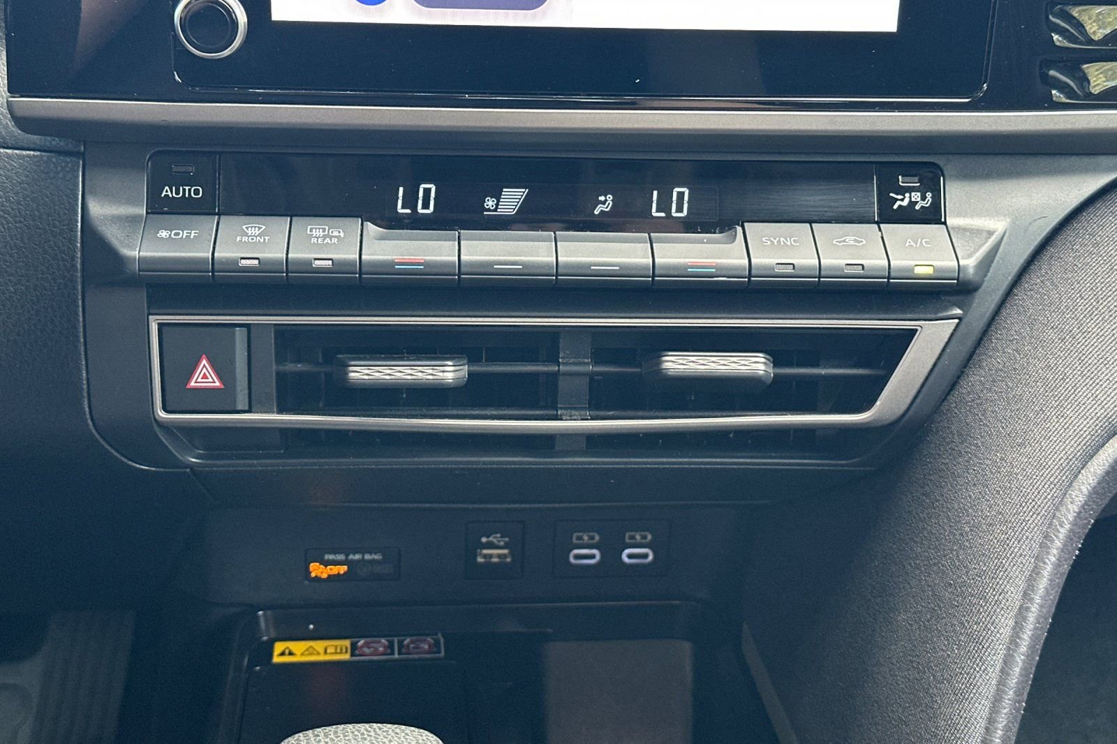 Used 2025 Toyota Camry LE image 20