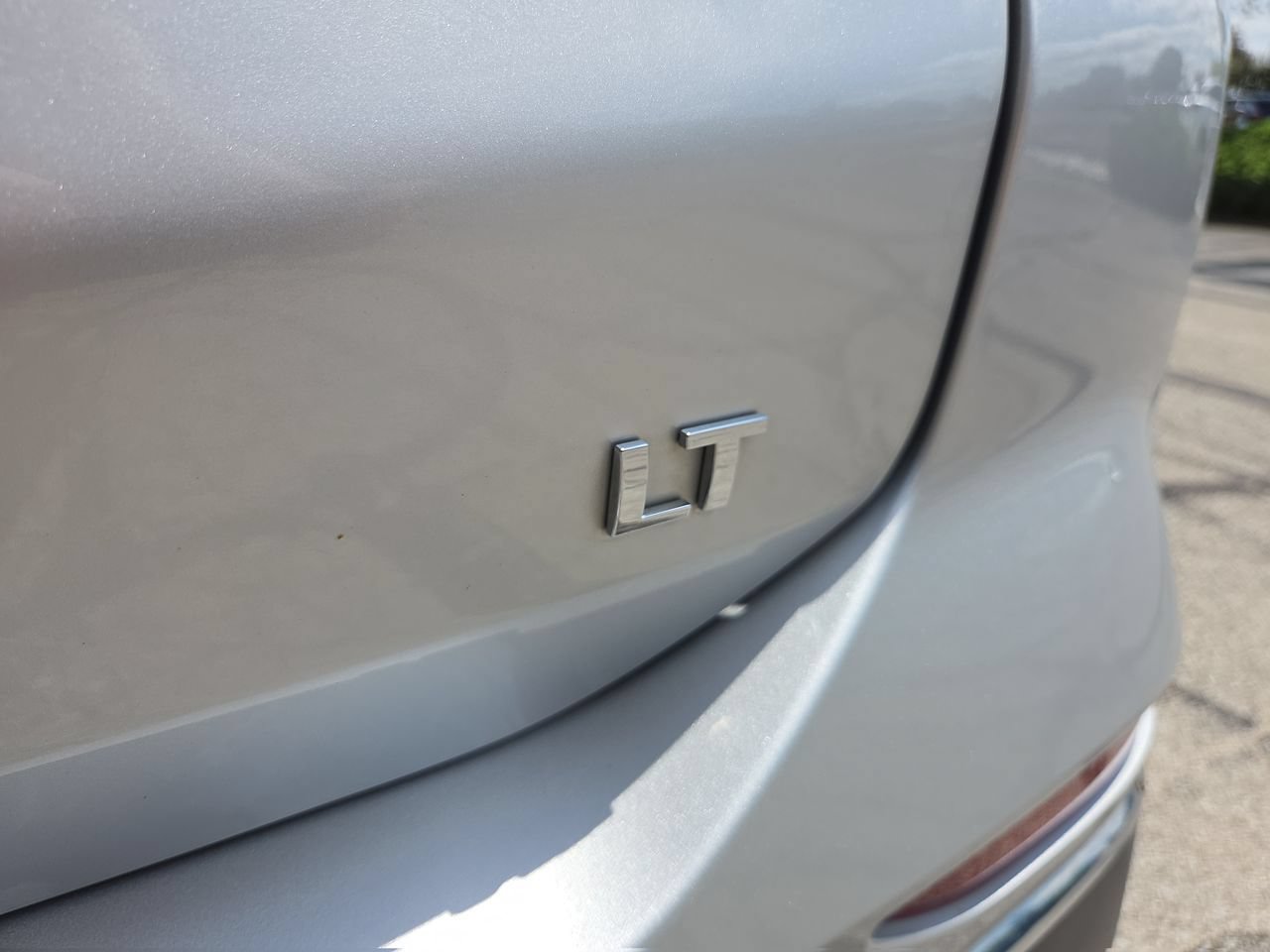 Used 2018 Chevrolet Equinox LT FWD image 25