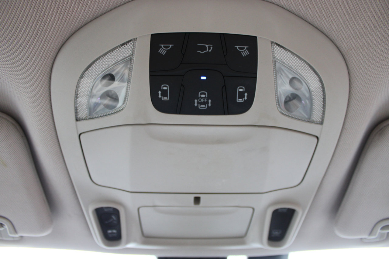 Used 2018 Chrysler Pacifica Limited image 34