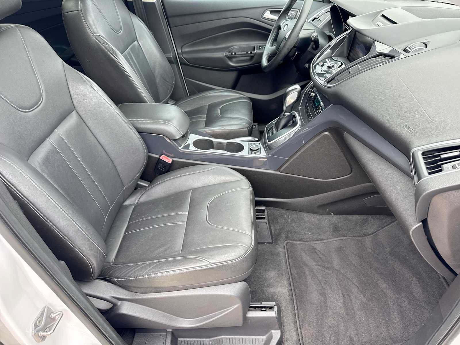 Used 2013 Ford Escape Titanium w/ Parking Technology Pkg AWD/4WD image 22
