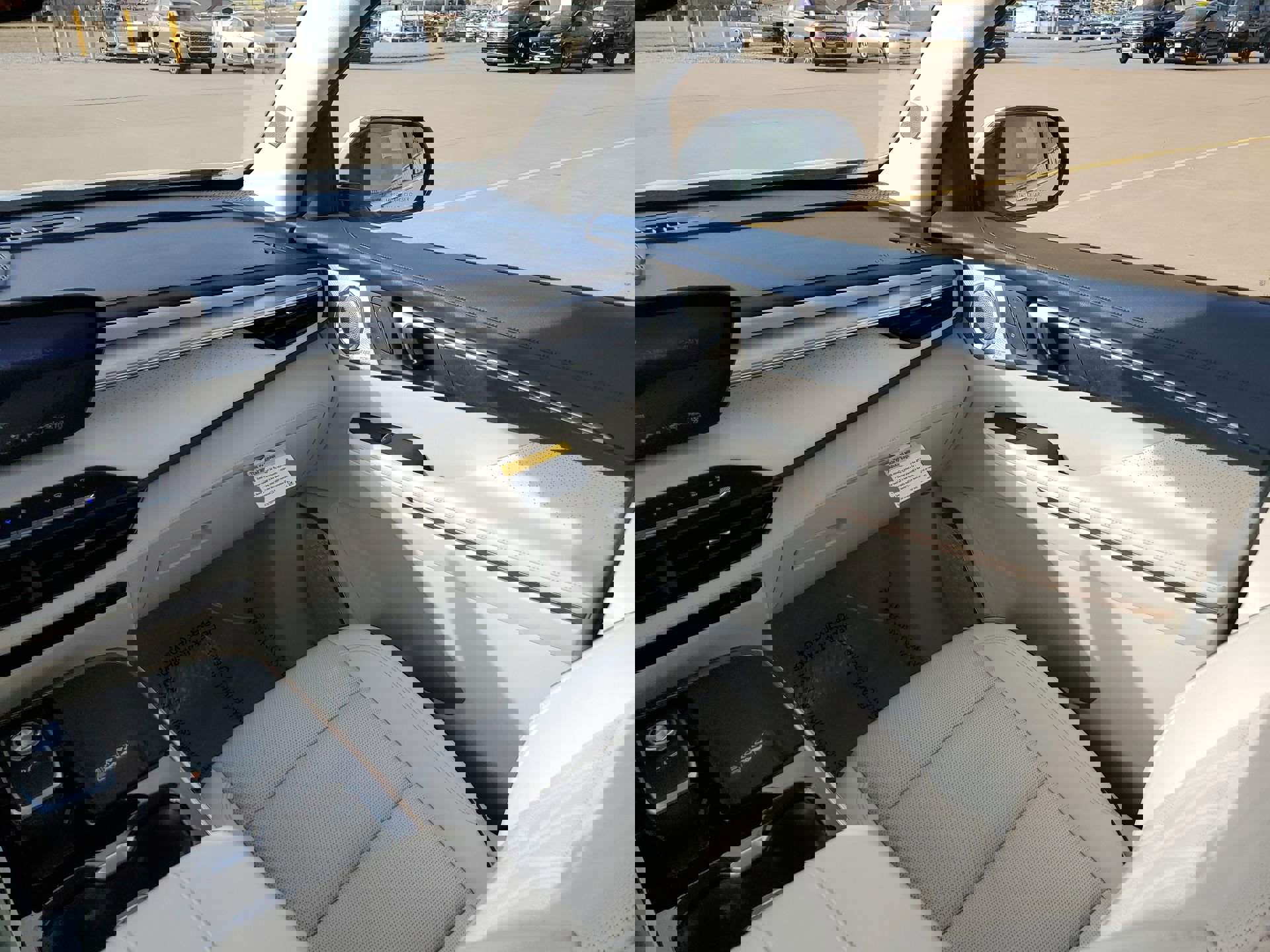 Used 2025 Buick Enclave Avenir image 11