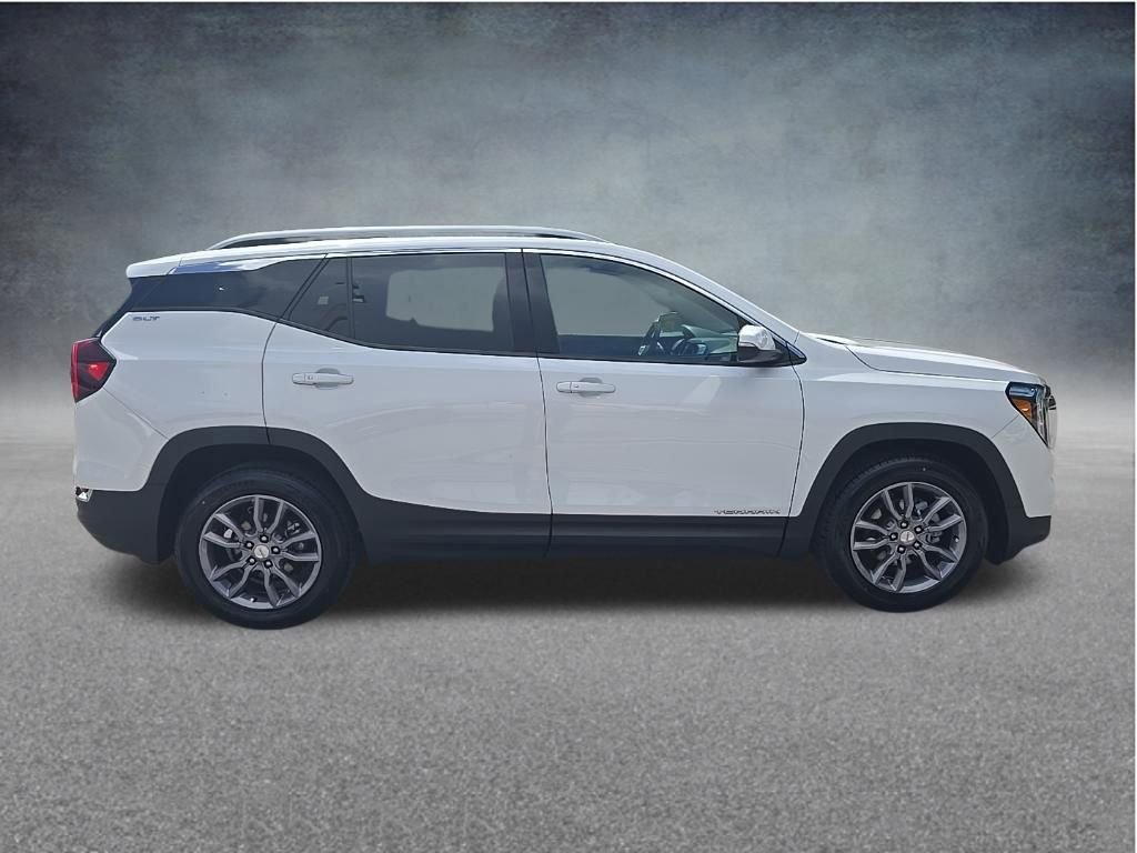 Used 2023 GMC Terrain SLT image 4