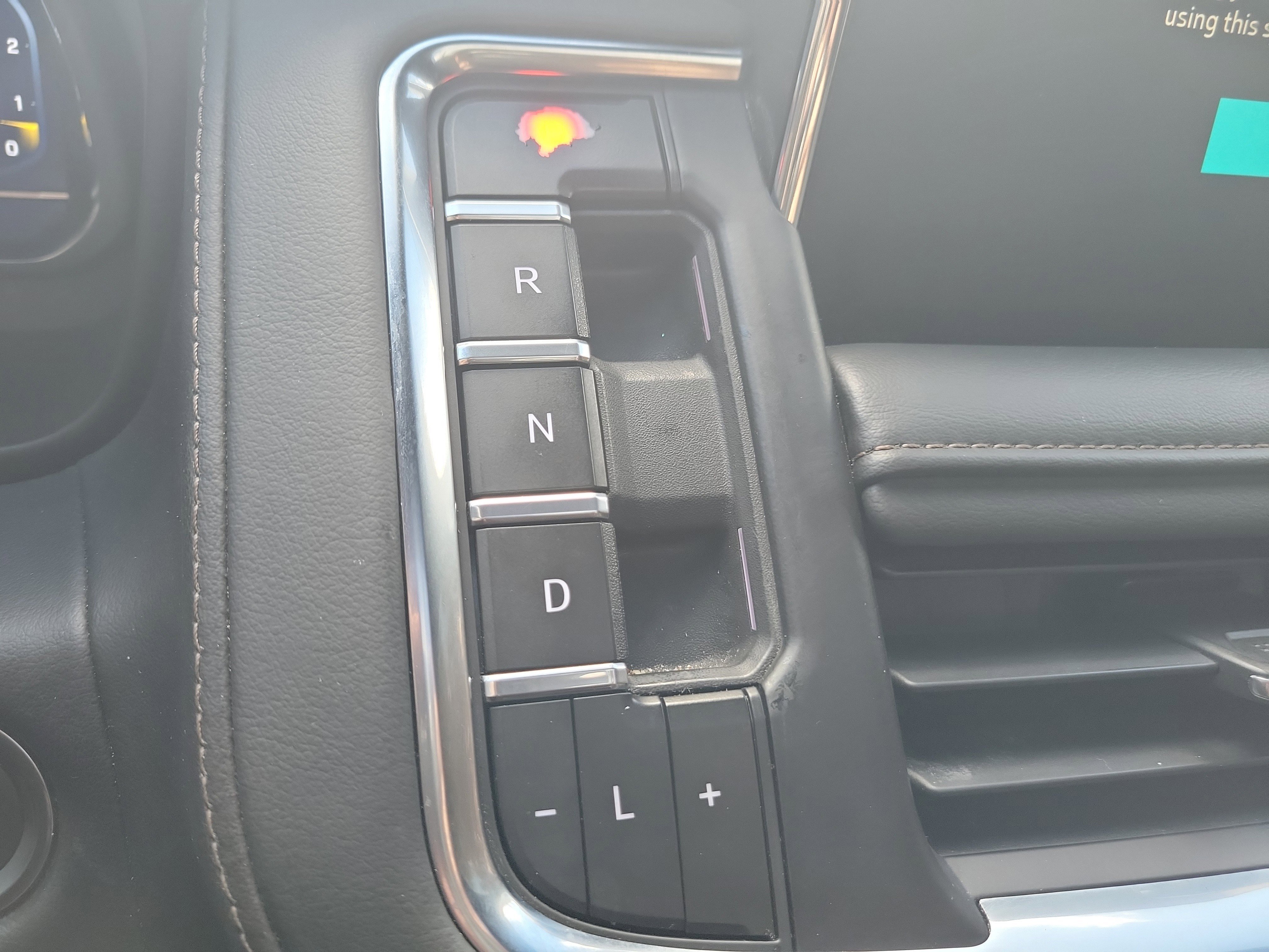 Used 2023 Chevrolet Suburban High Country image 33