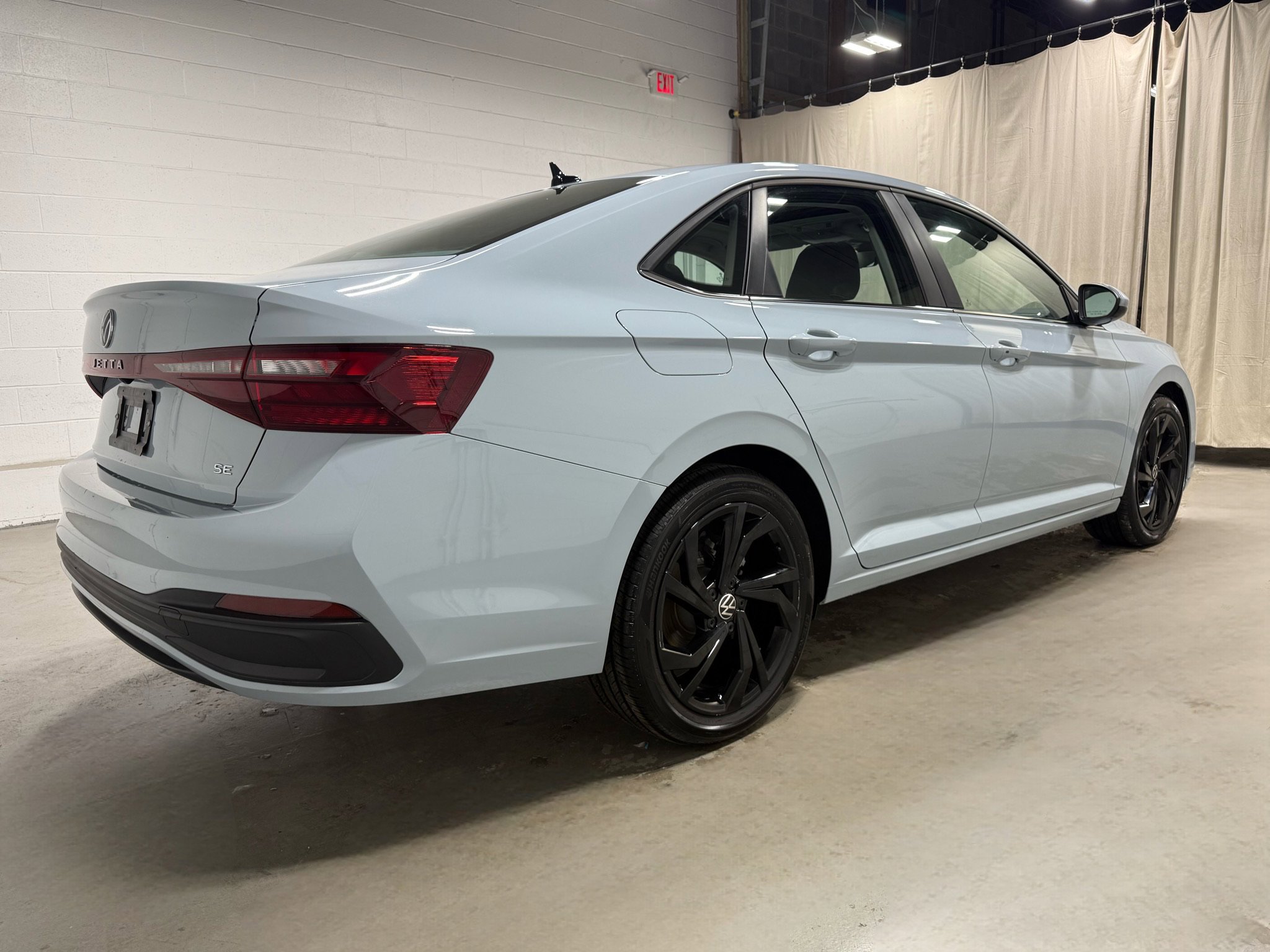 Used 2025 Volkswagen Jetta SE w/ Sunroof Package image 4