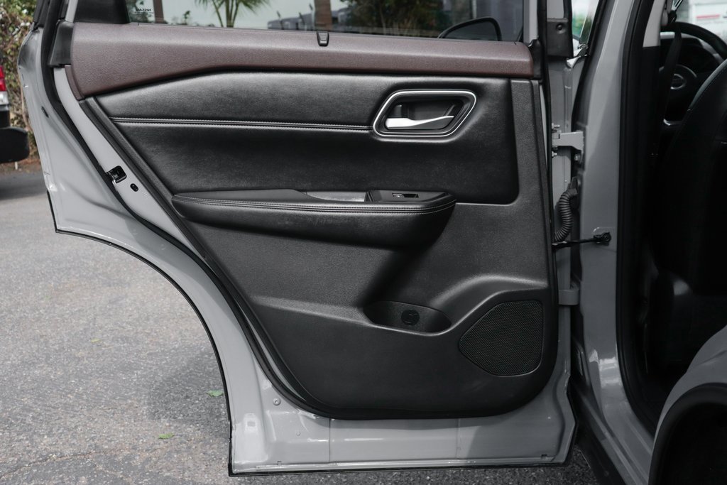 Used 2021 Nissan Rogue SL image 37