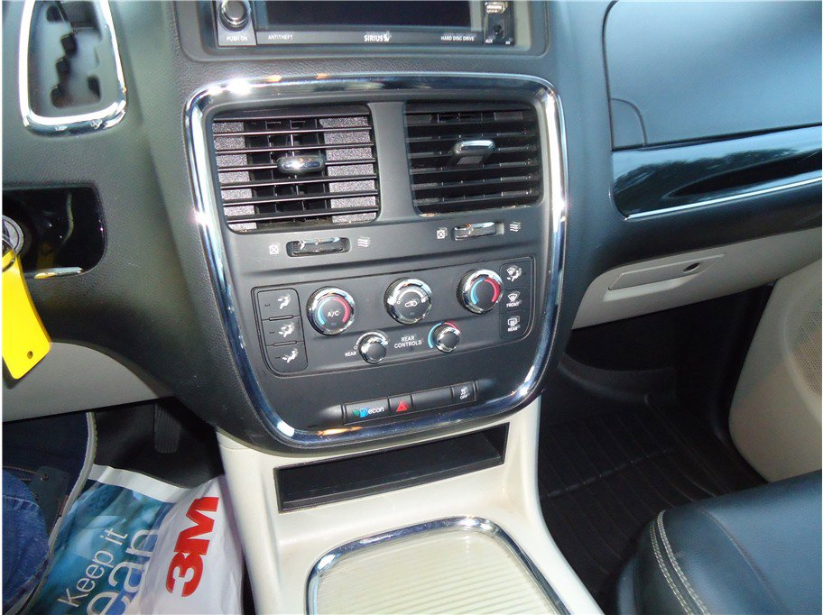 Used 2019 Dodge Grand Caravan SXT FWD image 27