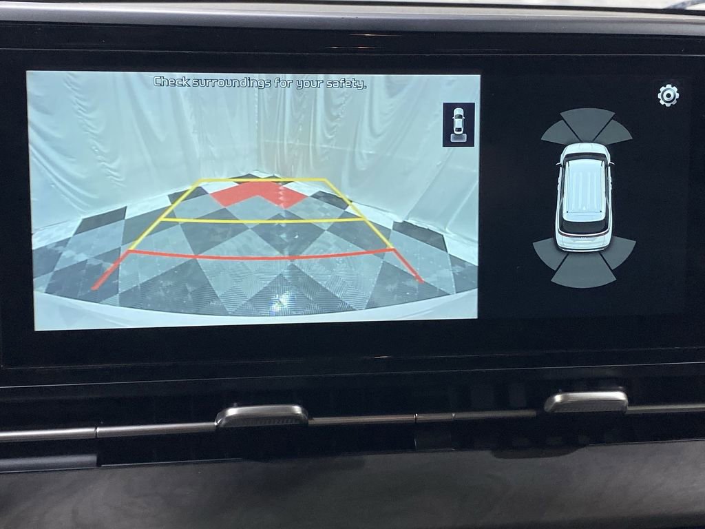 Used 2022 Kia Carnival EX image 24