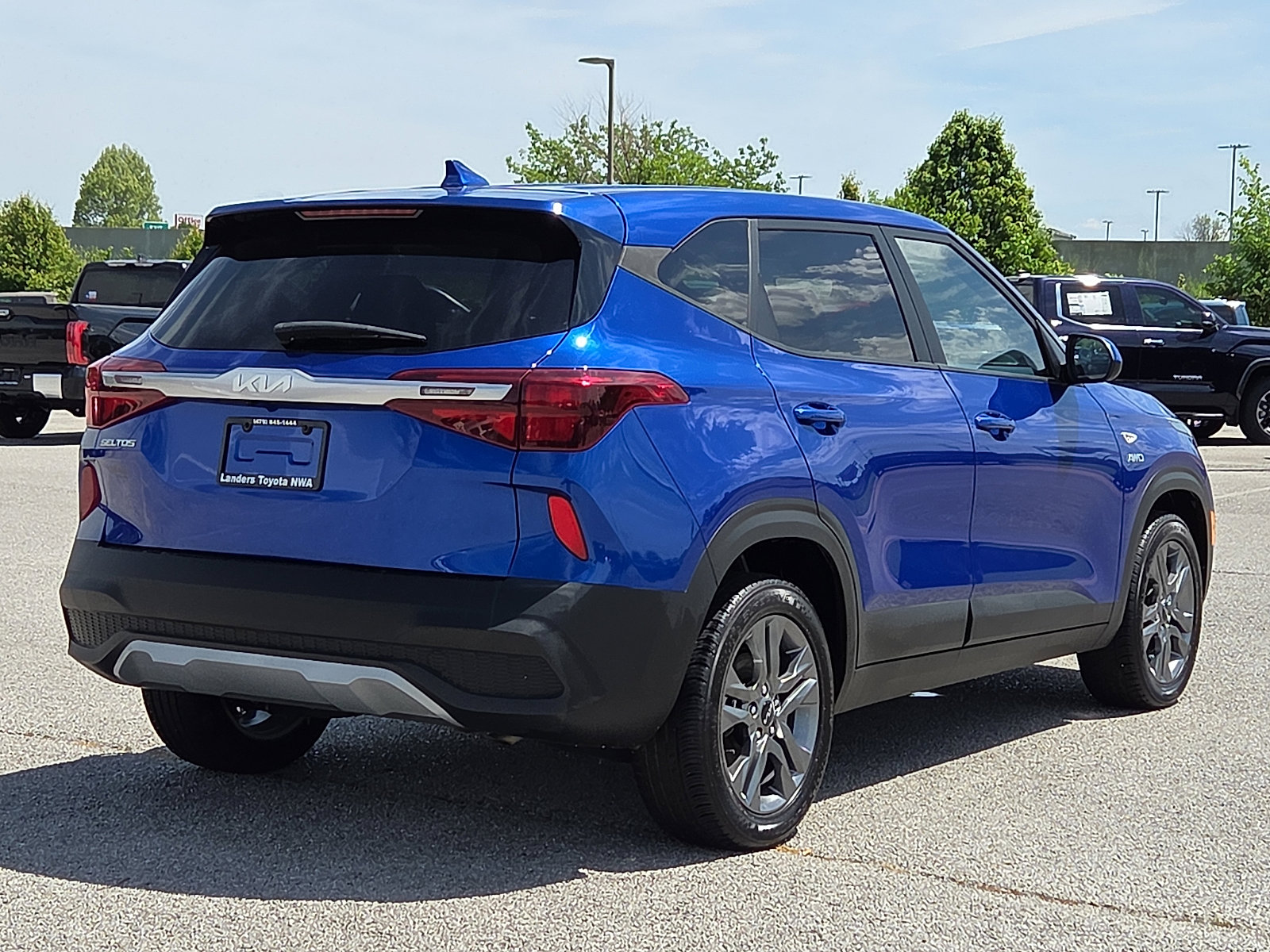 Used 2023 Kia Seltos LX AWD/4WD image 5