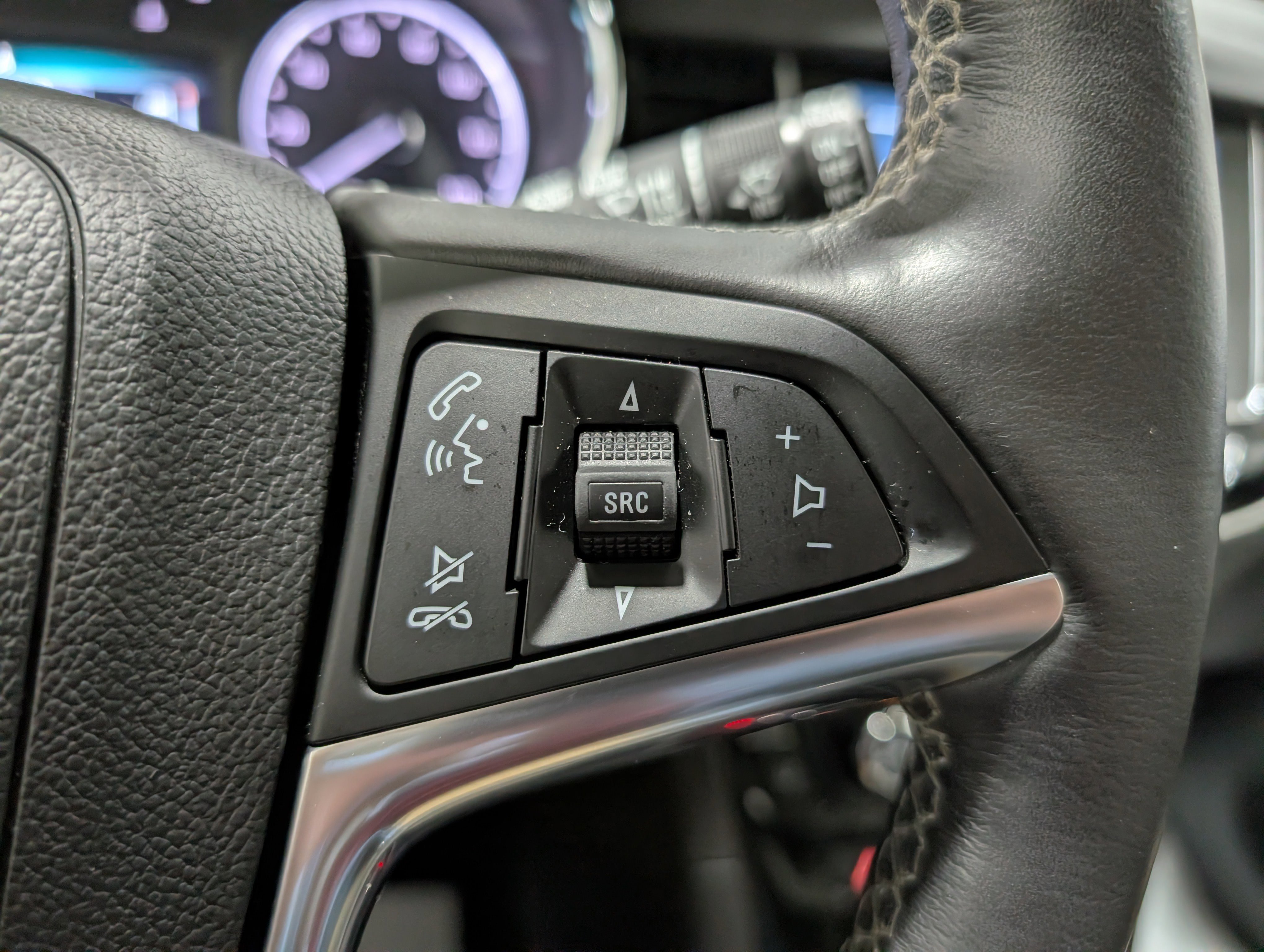 Used 2018 Buick Encore Premium w/ Experience Buick Package AWD/4WD image 22