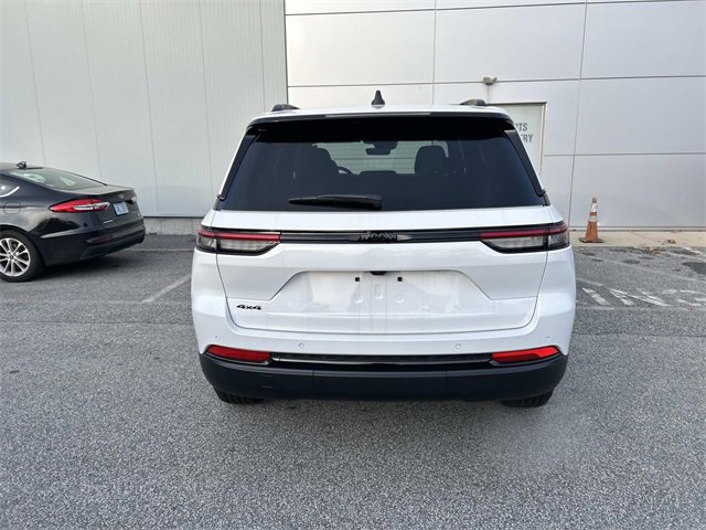 New 2025 Jeep Grand Cherokee Laredo image 4