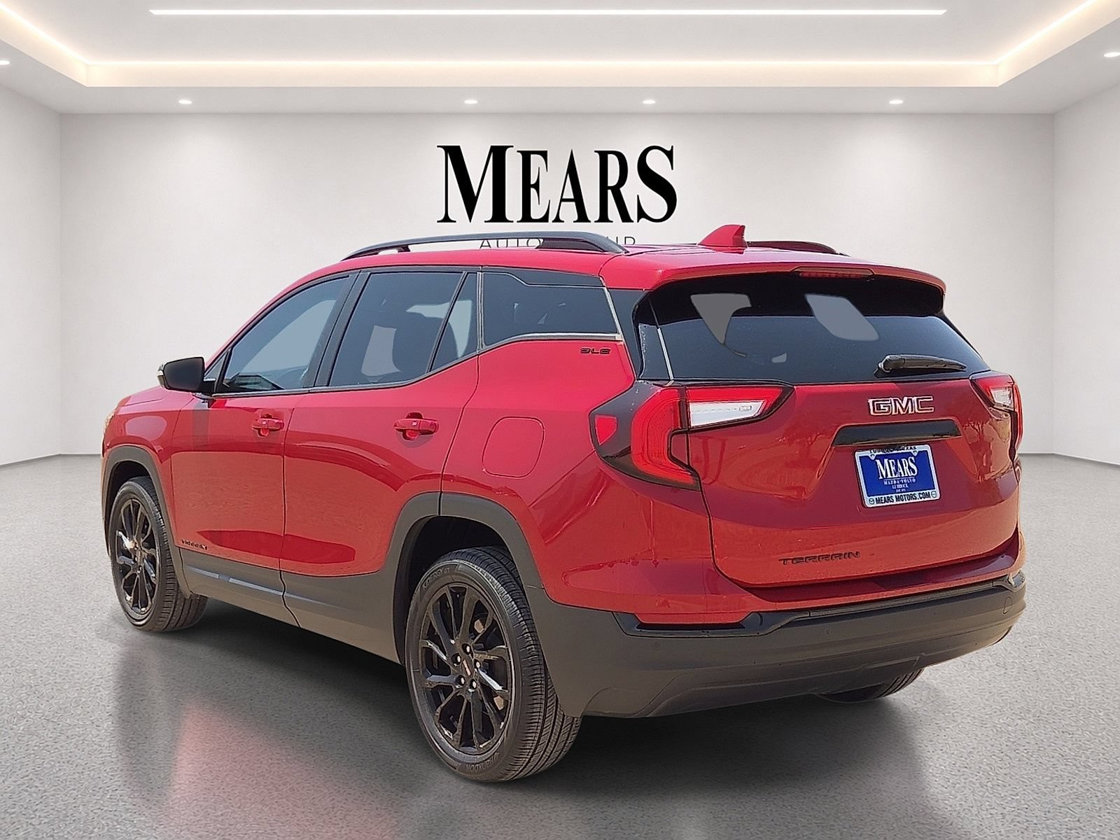 Used 2023 GMC Terrain SLE w/ Driver Convenience Package FWD image 3