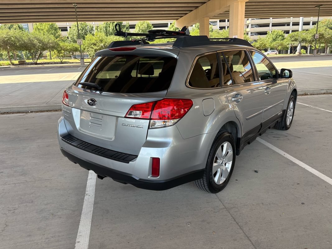 Used 2012 Subaru Outback 2.5i Limited AWD/4WD image 6