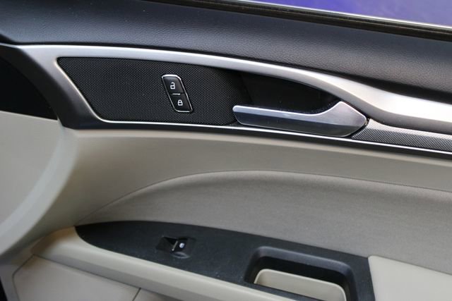 Used 2018 Ford Fusion SE FWD image 9