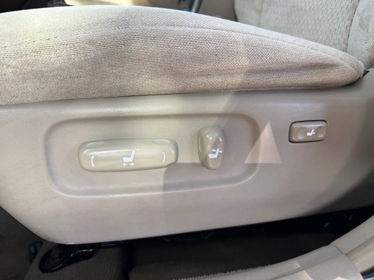 Used 2004 Toyota Camry LE FWD image 12