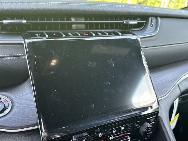 New 2025 Jeep Grand Cherokee Limited w/ Luxury Tech Group II image 25