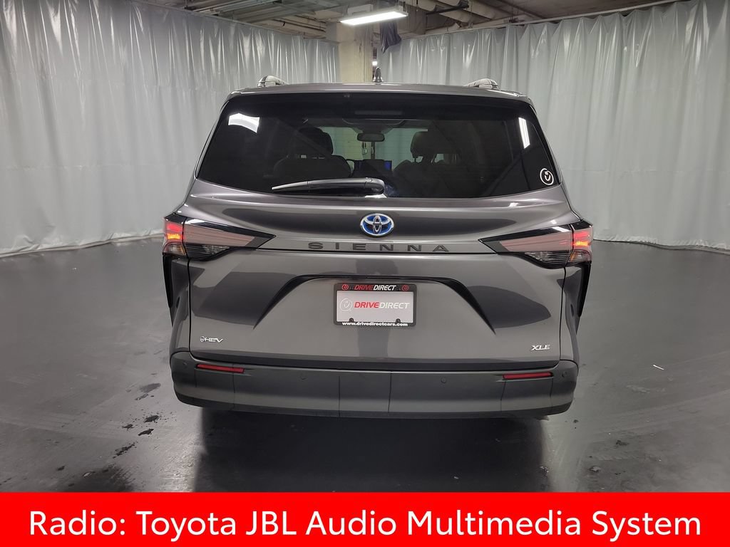 Used 2025 Toyota Sienna XLE w/ XLE Plus Package FWD image 7