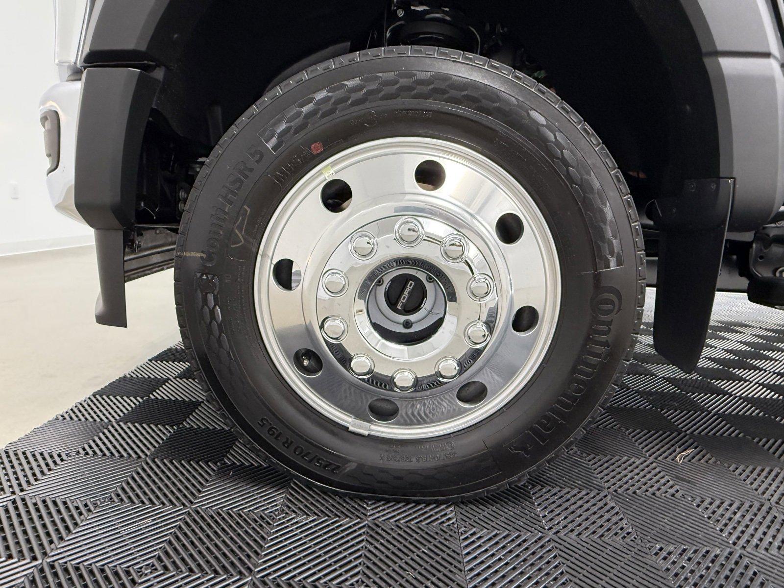 New 2025 Ford F450 XLT w/ XLT Value Package image 24