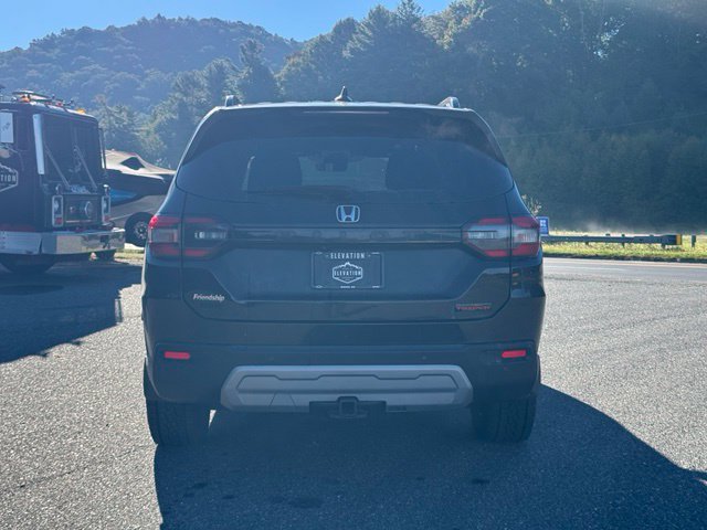 Used 2025 Honda Pilot TrailSport image 22
