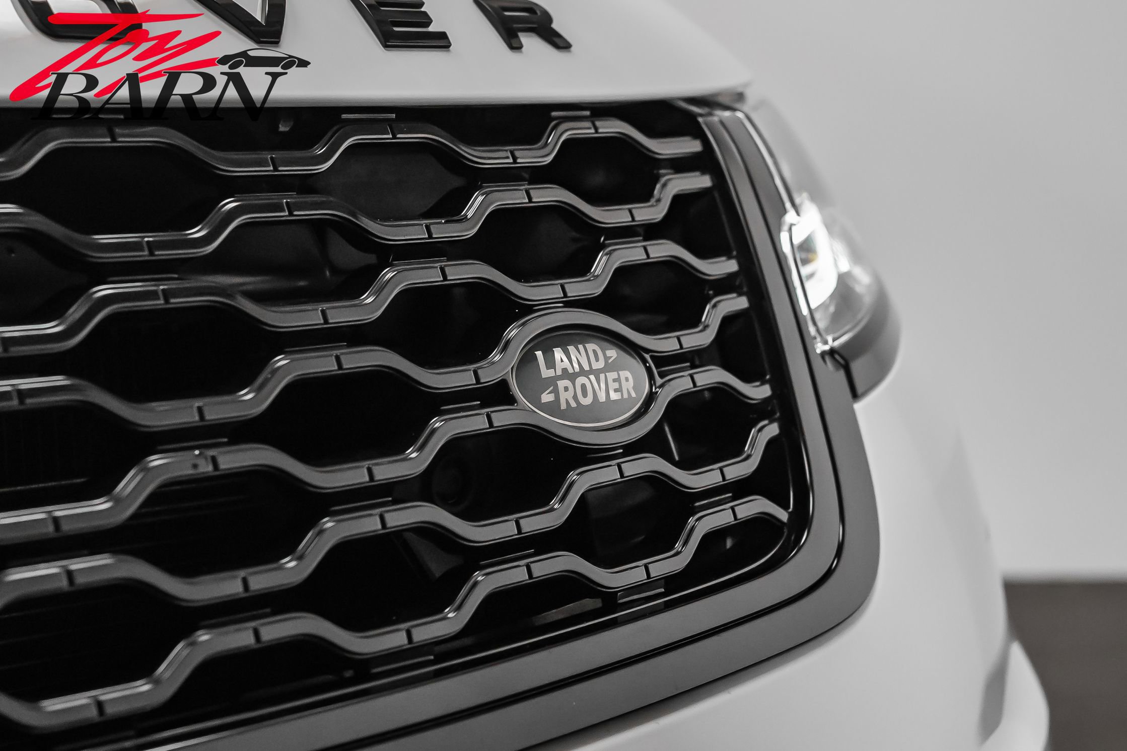 Used 2018 Land Rover Range Rover Velar R-Dynamic HSE image 10