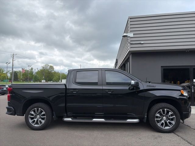 Used 2024 Chevrolet Silverado 1500 LT AWD/4WD image 2