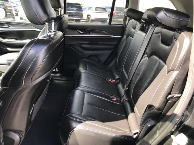 Used 2023 Jeep Grand Cherokee Limited AWD/4WD image 18
