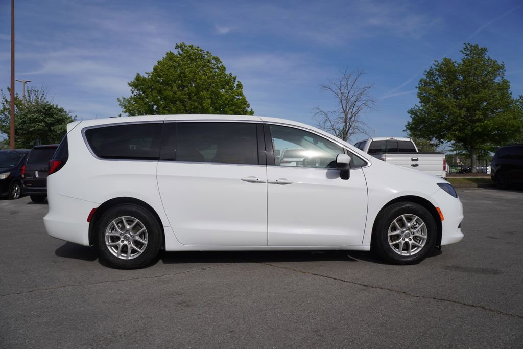 Used 2023 Chrysler Voyager LX image 16