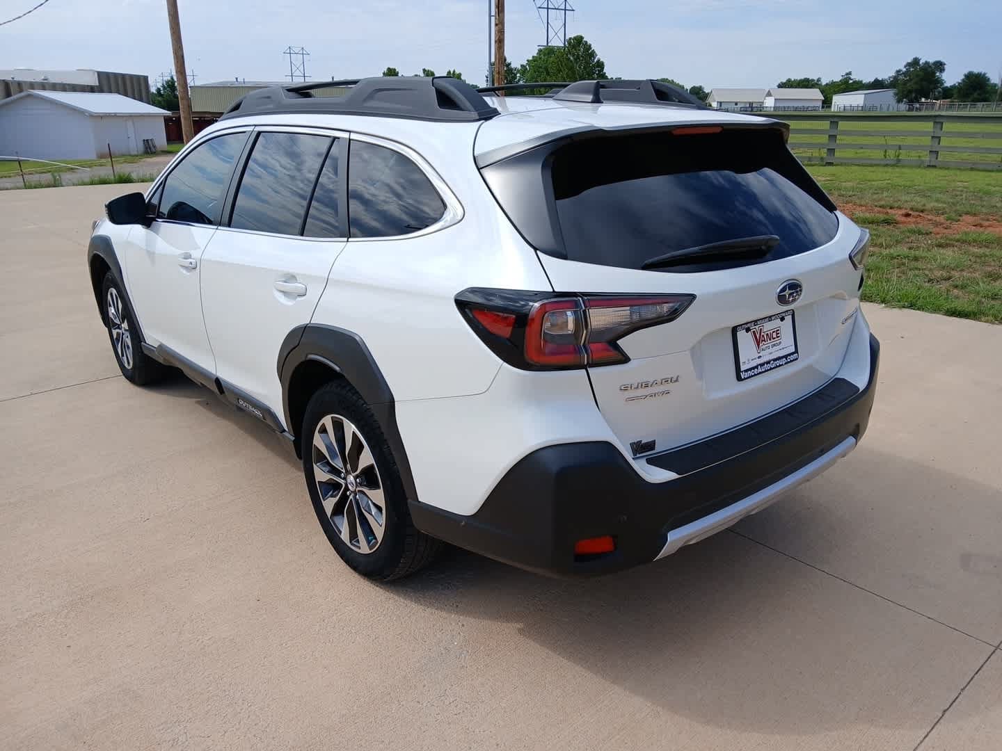 Used 2024 Subaru Outback Limited AWD/4WD image 3