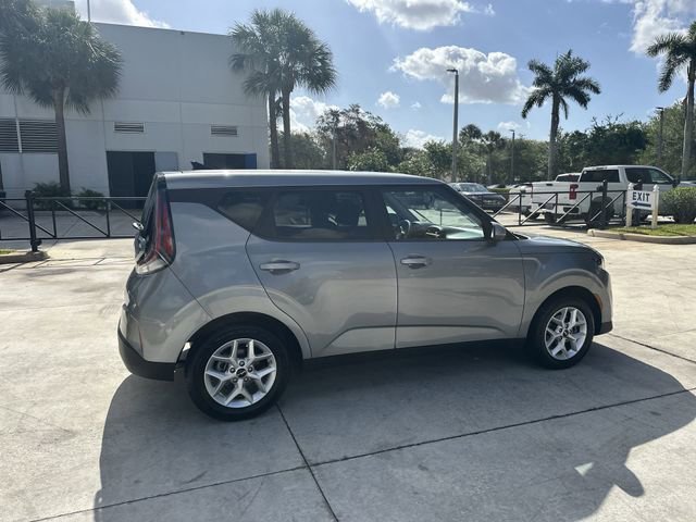 Used 2024 Kia Soul LX w/ Option Group 015 FWD image 32