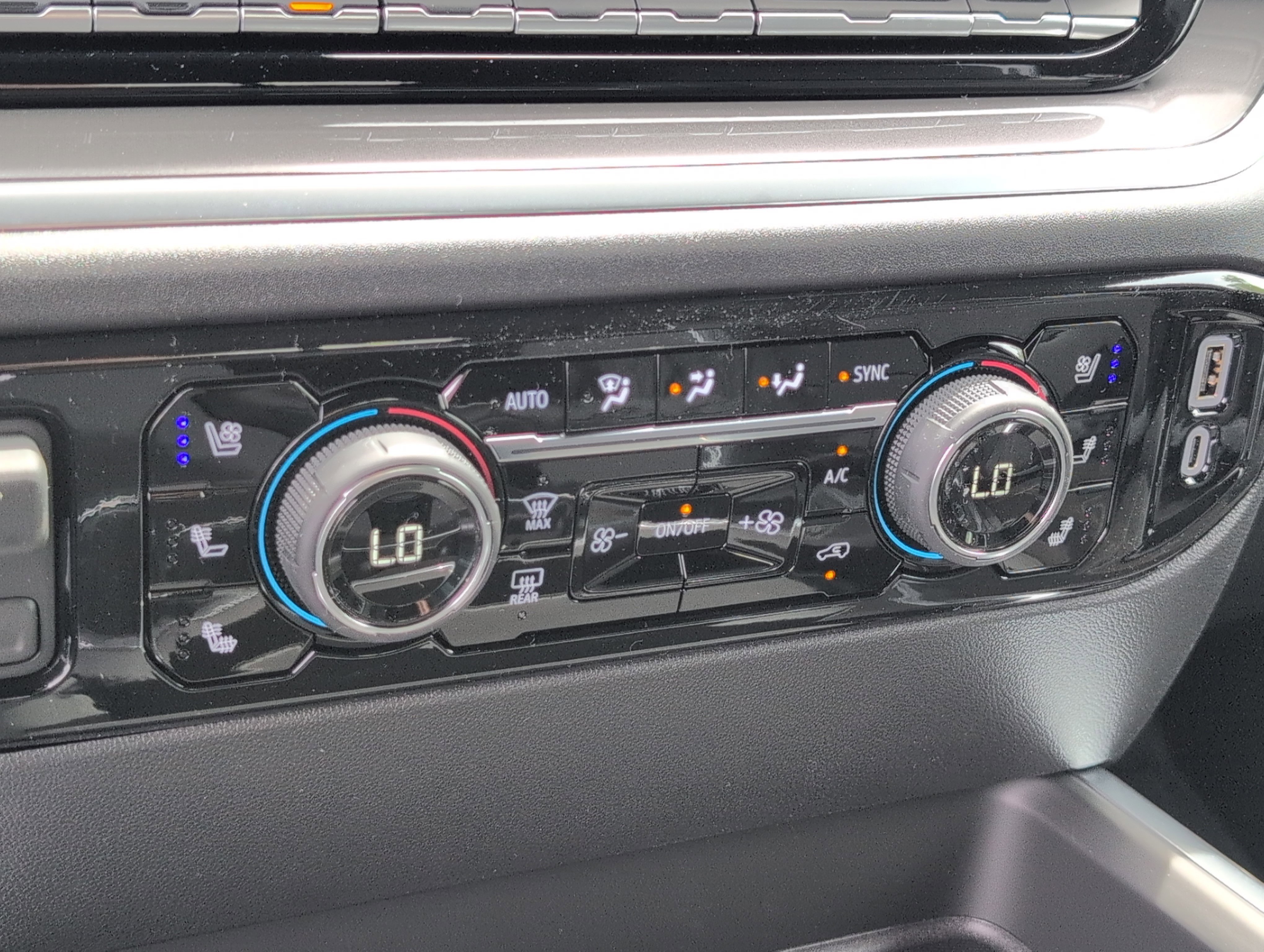 New 2026 Chevrolet Silverado 2500 High Country w/ High Country Premium Package AWD/4WD image 21