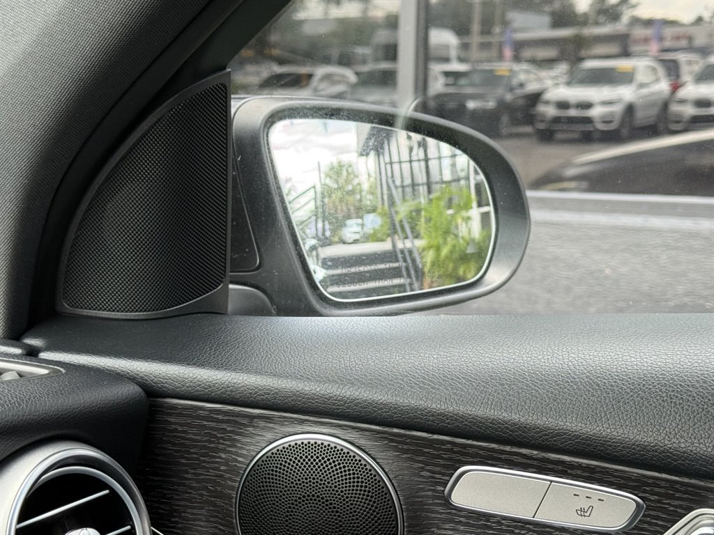 Used 2021 Mercedes-Benz GLC 300 image 32
