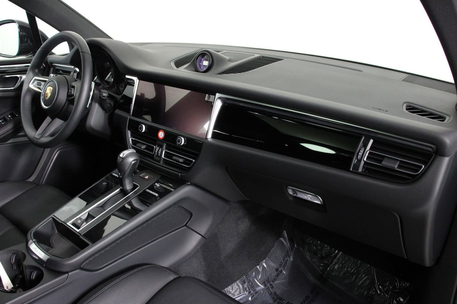 Certified 2025 Porsche Macan AWD/4WD image 24