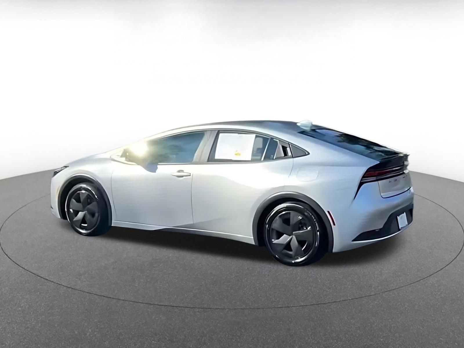 Used 2025 Toyota Prius LE image 8