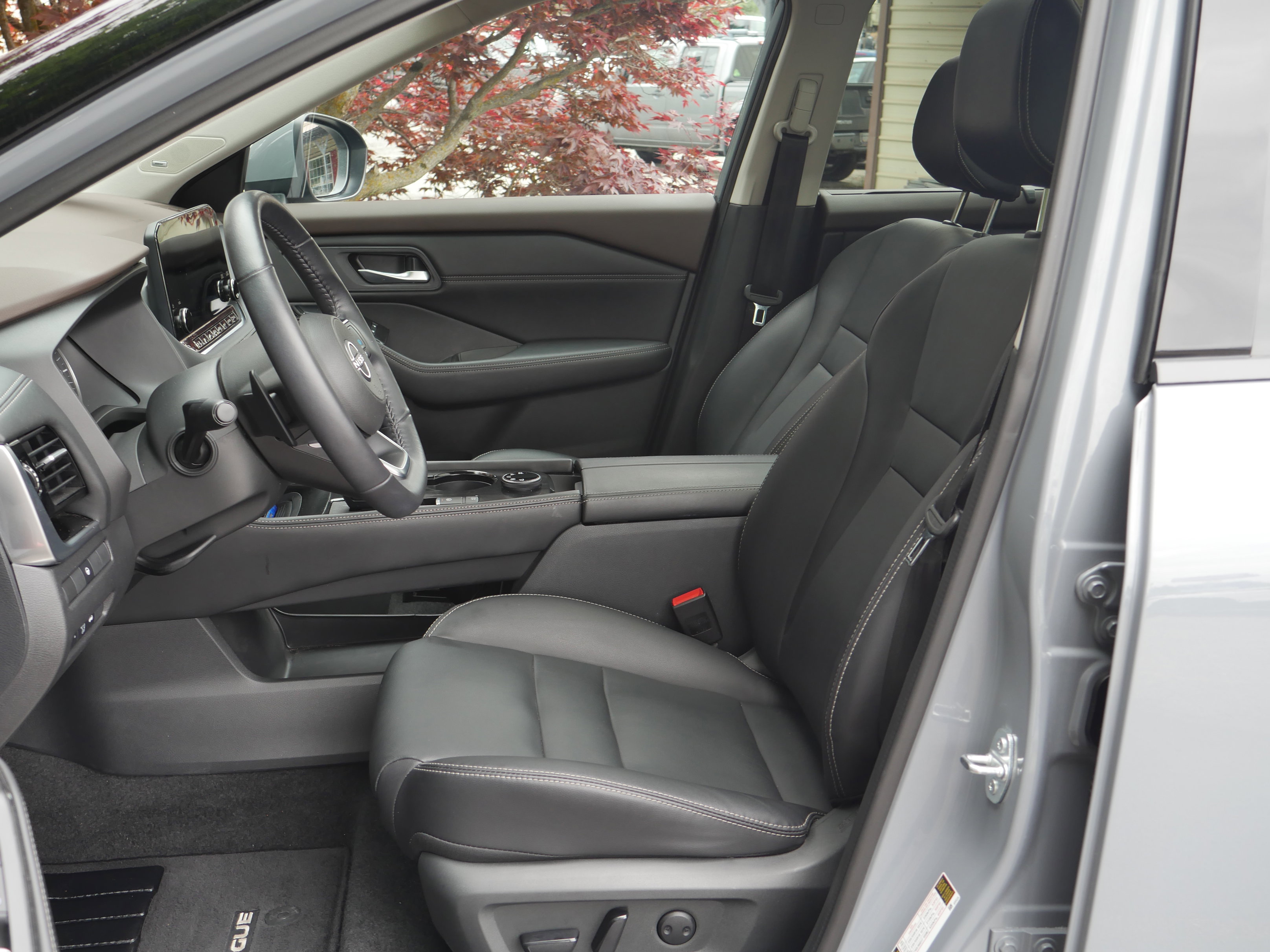 Certified 2023 Nissan Rogue SL w/ SL Premium Package AWD/4WD image 3