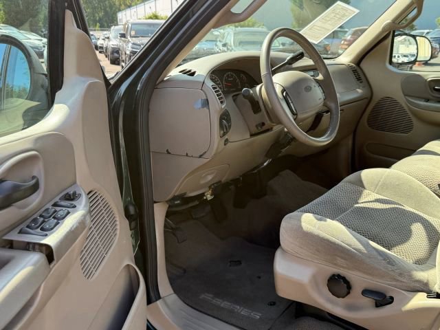 Used 2001 Ford F150 Lariat RWD image 12
