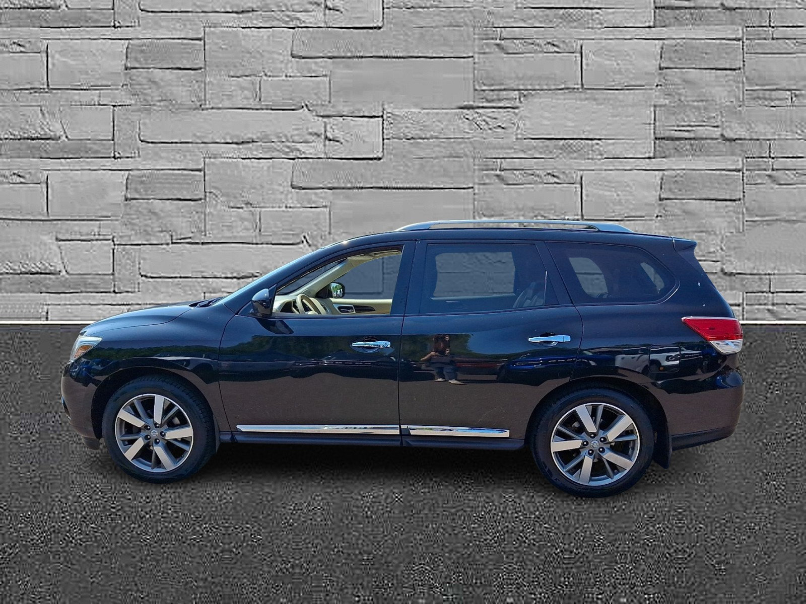 Used 2015 Nissan Pathfinder Platinum w/ Family Entertainment Package AWD/4WD image 6