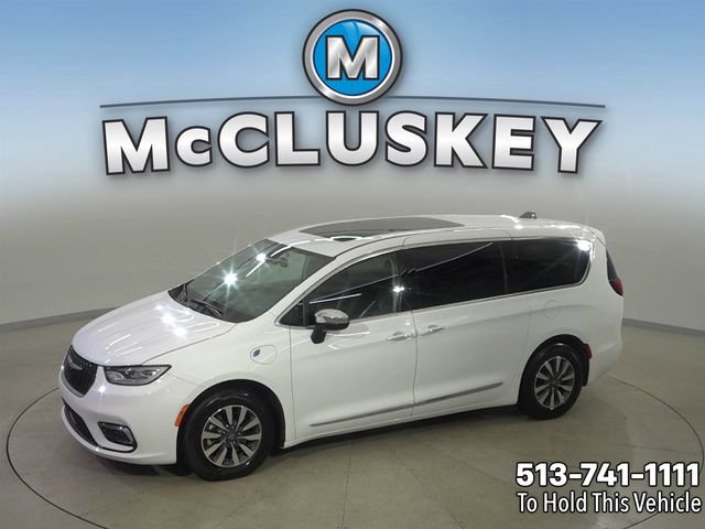 Used 2023 Chrysler Pacifica Limited FWD image 1
