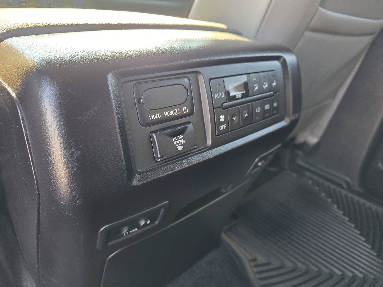 Used 2018 Toyota Sequoia Platinum AWD/4WD image 15