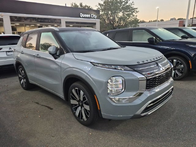 New 2026 Mitsubishi Outlander SEL FWD image 2