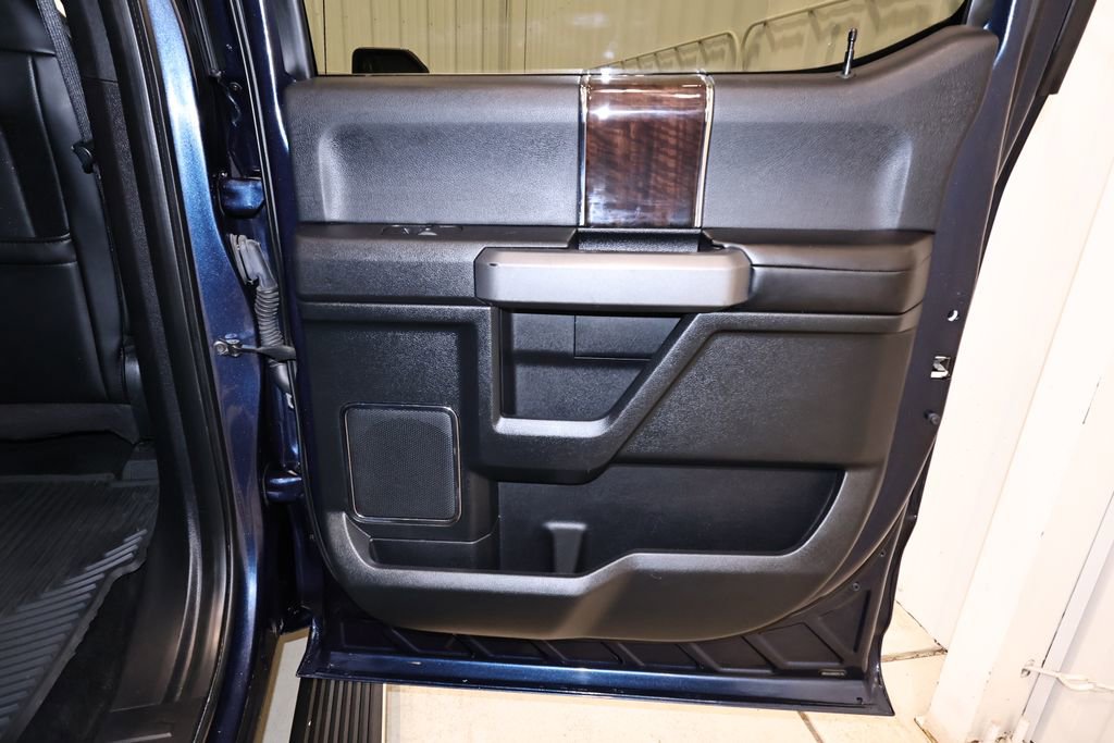 Used 2016 Ford F150 Platinum w/ Equipment Group 701A Luxury AWD/4WD image 18