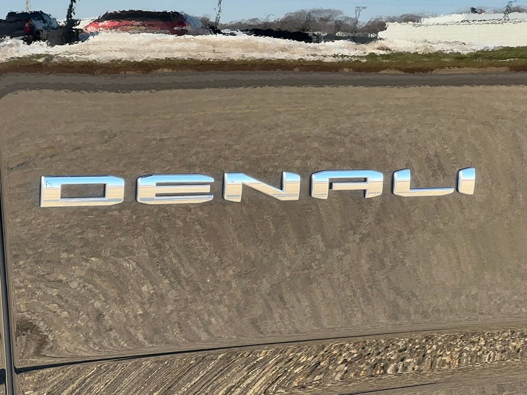 New 2025 GMC Yukon XL Denali w/ Denali Reserve Package image 12