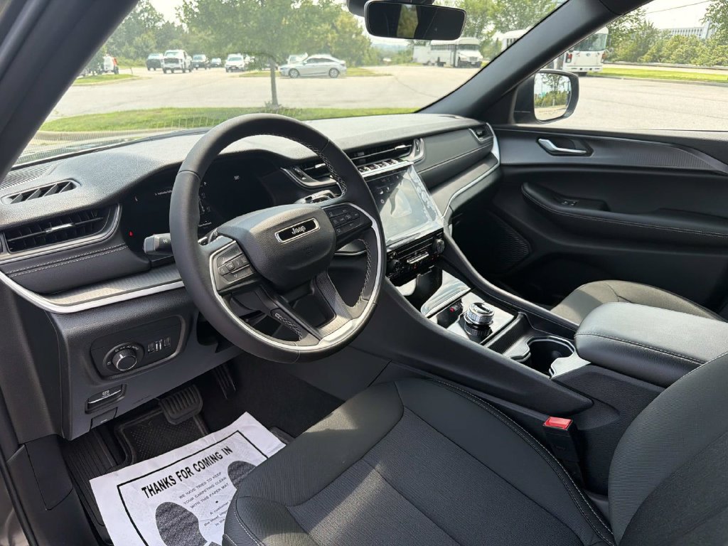 New 2026 Jeep Grand Cherokee Laredo AWD/4WD image 3