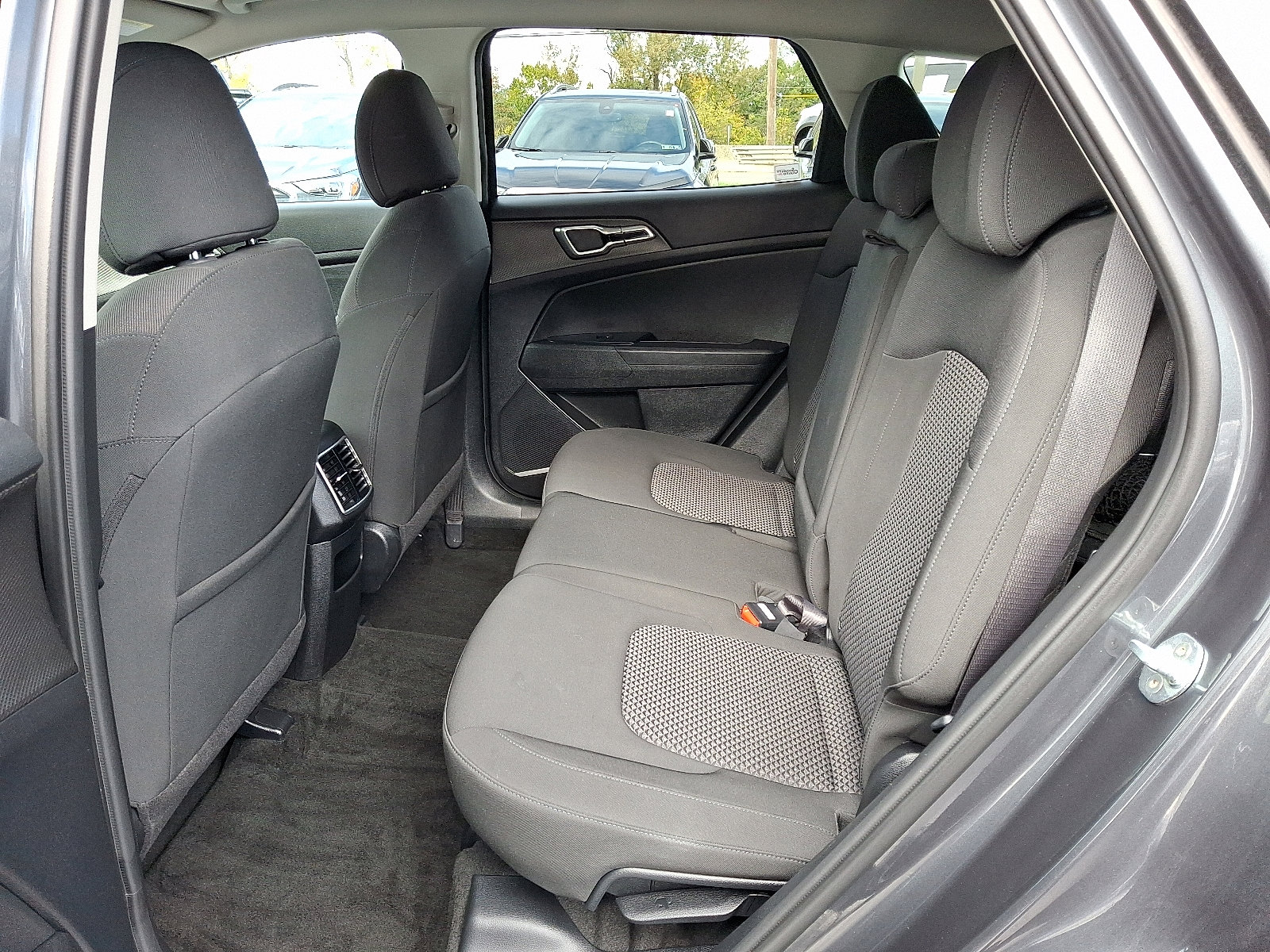 Used 2023 Kia Sportage LX image 10