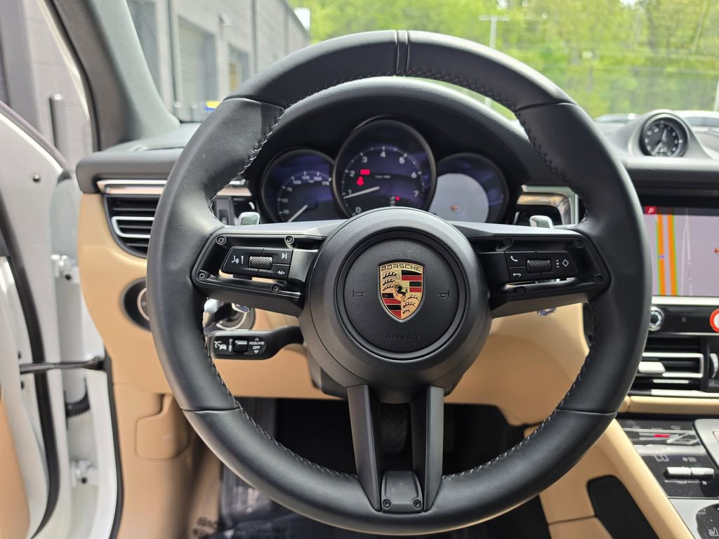 Certified 2025 Porsche Macan image 26