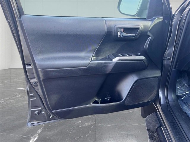 Used 2020 Toyota Tacoma TRD Sport w/ Technology Package image 12