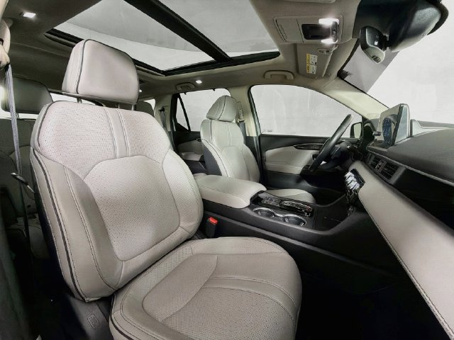 Used 2025 Honda Pilot Elite image 36