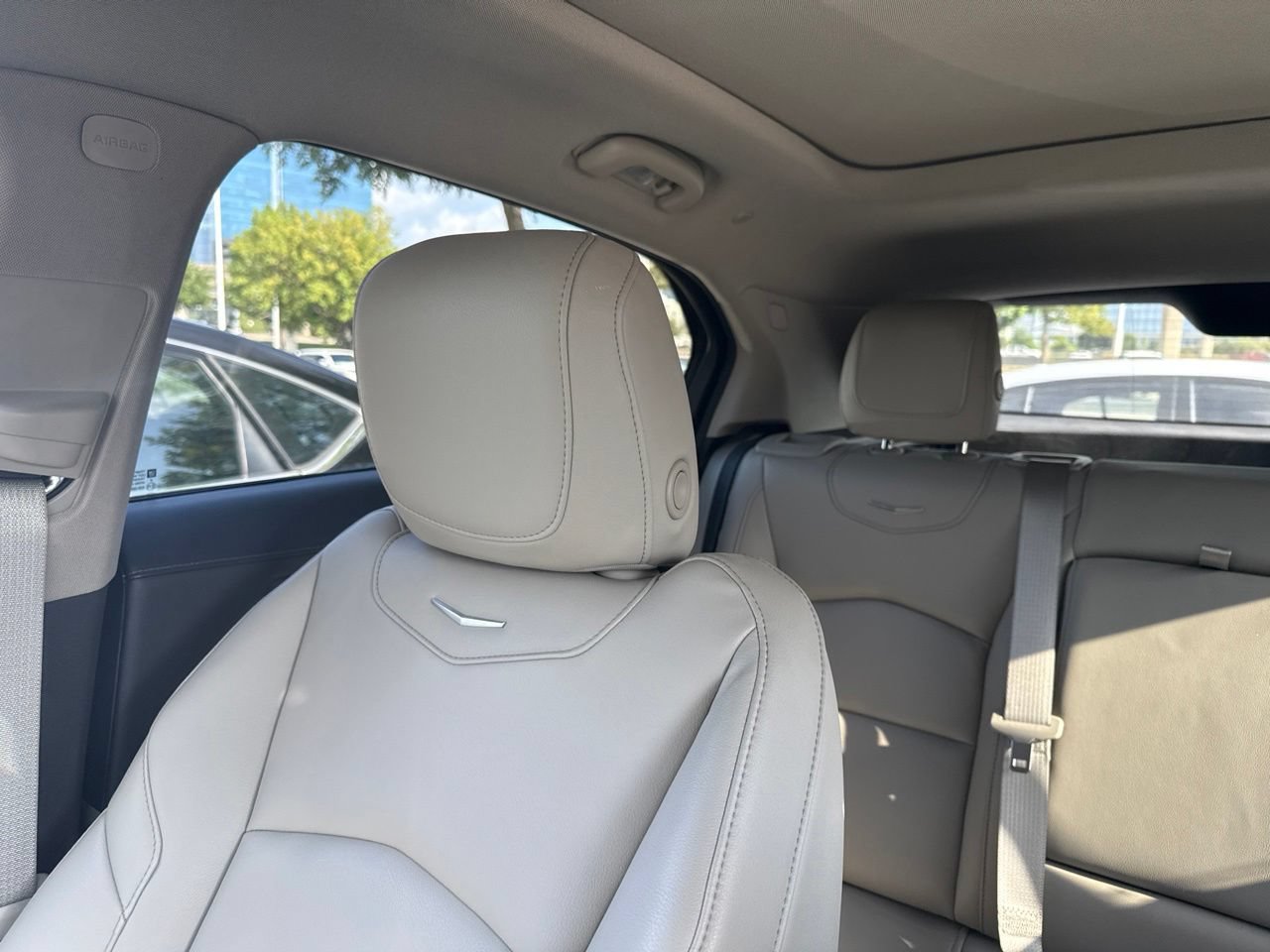 Used 2022 Cadillac XT4 Luxury FWD image 3